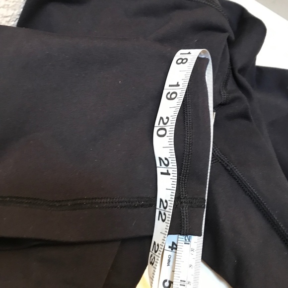 Lululemon Wunder Under III Crop. Black Size 10. Mid-rise. NWT - Picture 10 of 10